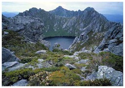 Western_Arthurs_-_looking_back_towards_Mt_Sirius